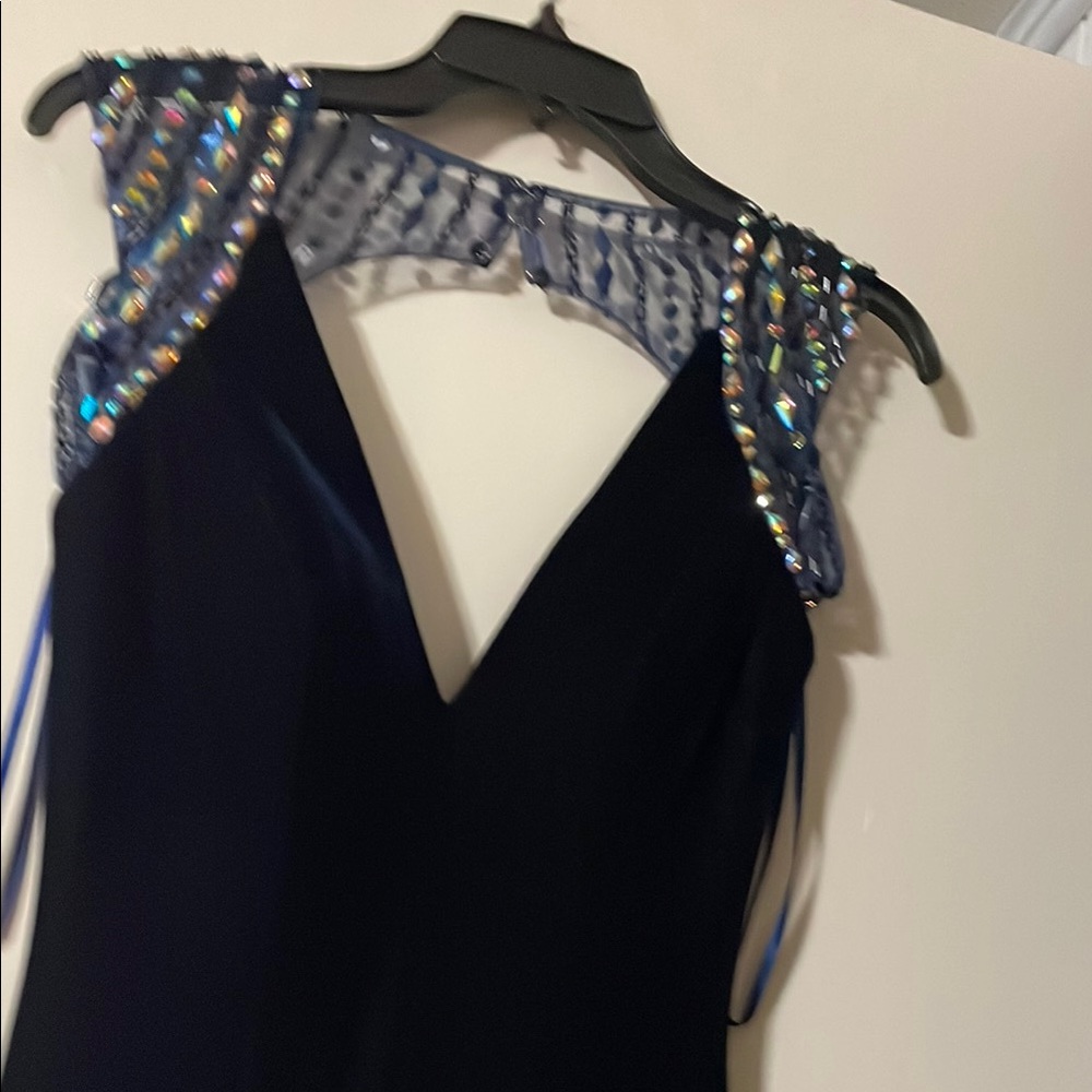 Elegant Blue Evening Dress with Embellished Shoulders